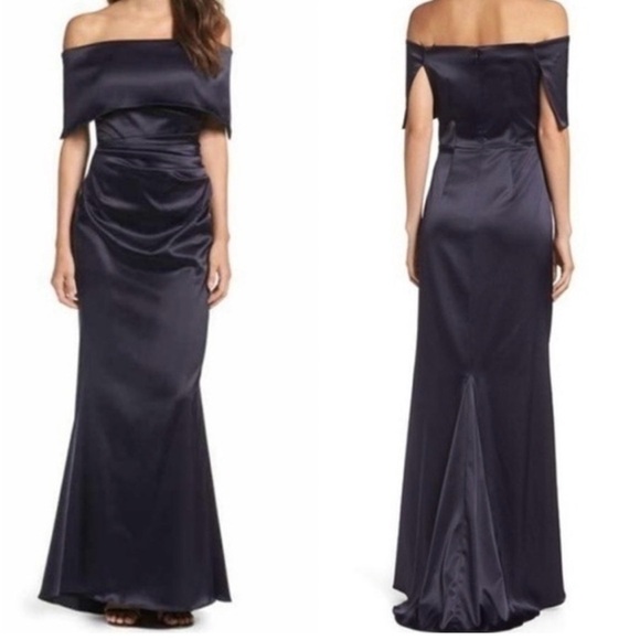 Vince Camuto Dresses & Skirts - Vince Camuto Navy Lustrous satin ruche shoulder baring gown flare fishtail train